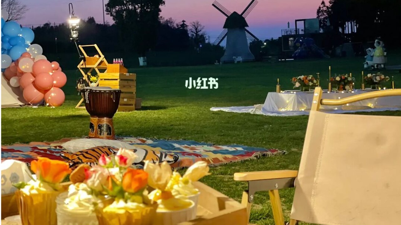 1687249423 0f927bc20e699d3 - 露营帐篷音乐节咖啡节场景布置灵感